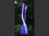 Couple
Kunstharz-Lichtskulptur mit LED-Beleuchtung
Ma�e: H�he 247 cm