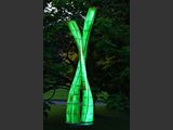 Couple
Kunstharz-Lichtskulptur mit LED-Beleuchtung
Ma�e: H�he 247 cm